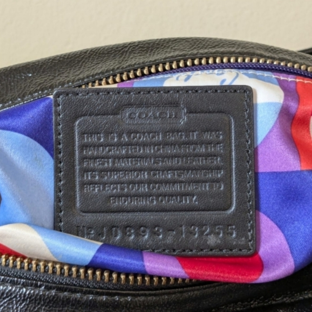 🍍Coach Shimmering Black Shoulder Bag Leather Knotted Handle Side Pockets - Picture 4 of 9